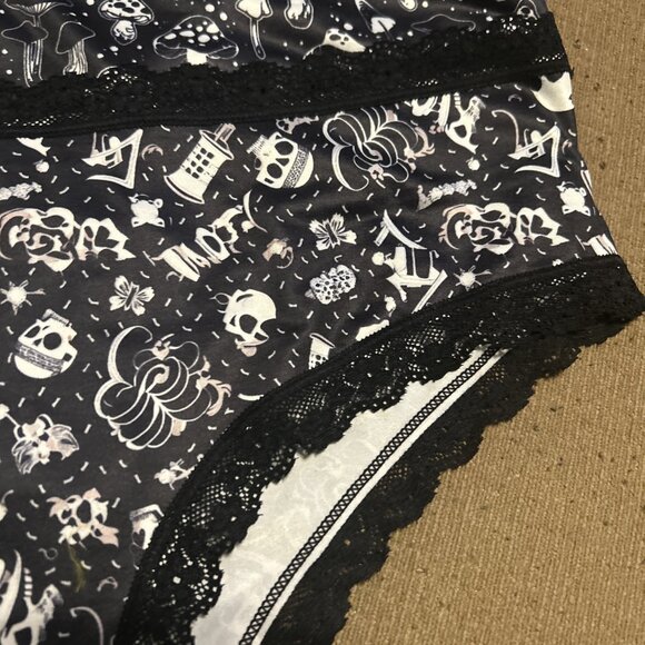 Morvia 3pk lace trim Skater goth Emo panties 2X plus size skulls Santa Hats Mush - Picture 4 of 12